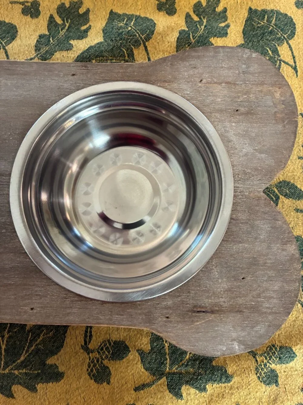Food bowls in wooden bone-shaped stand. NWT